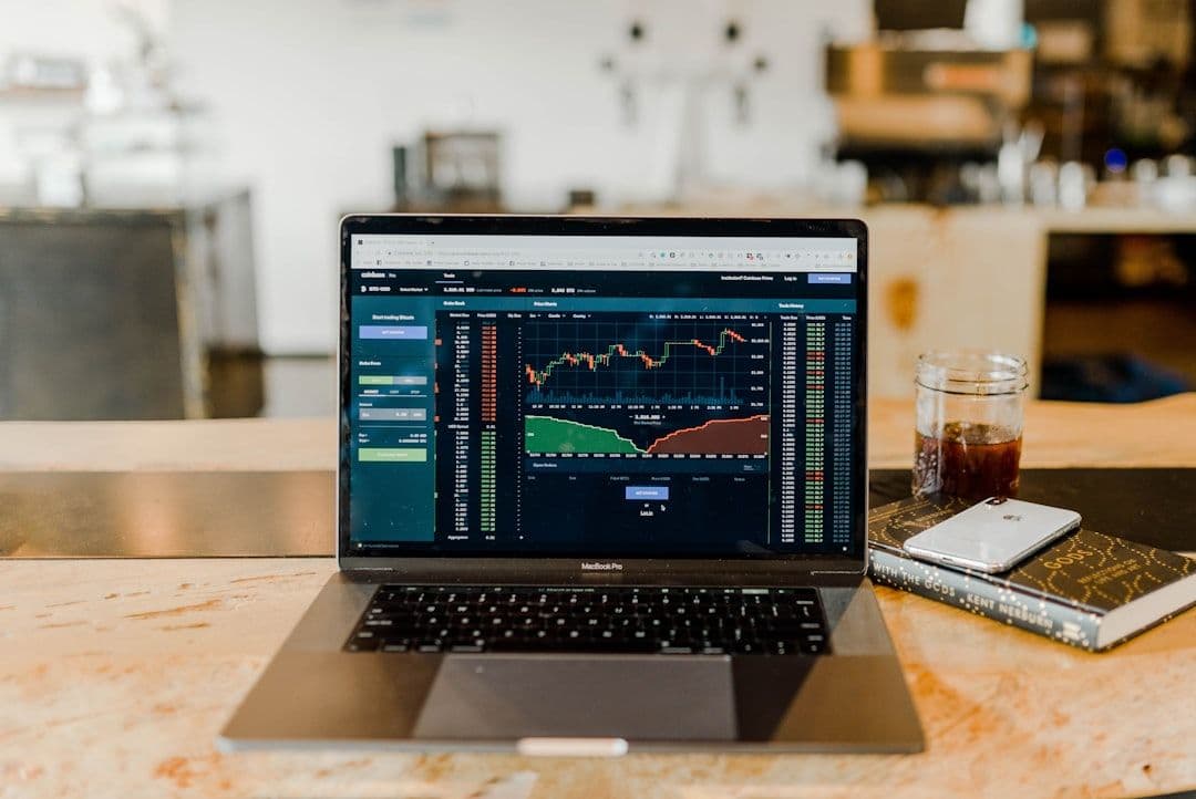 Đồng USD "tái chiếm" thị trường, chợ đen VND lao dốc không phanh