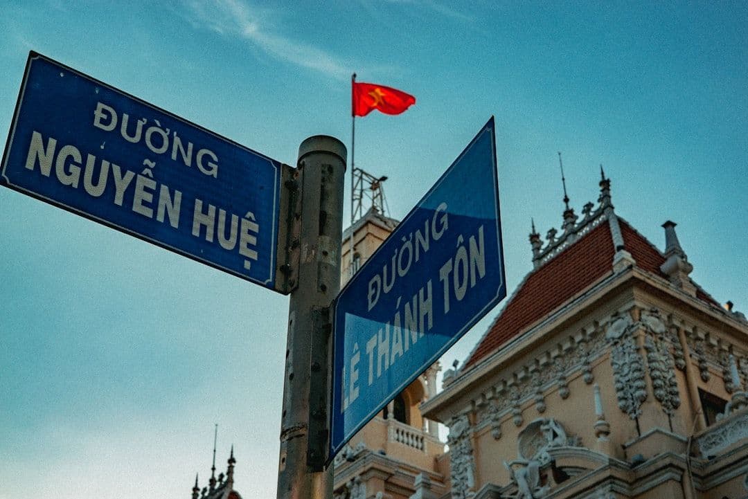 Thị trường chứng khoán lao dốc, VN-Index tiệm cận mốc 1.800 điểm