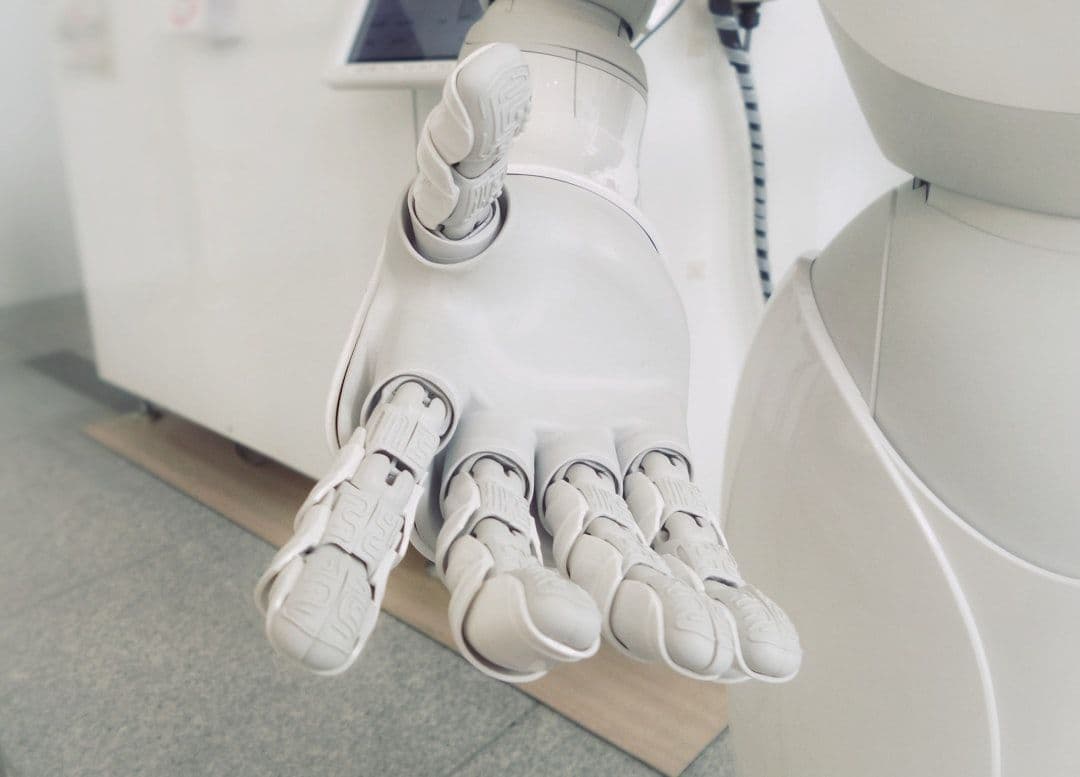 AI tự học tạo ra AI tốt hơn: Anthropic cảnh báo tốc độ phát triển vượt dự báo