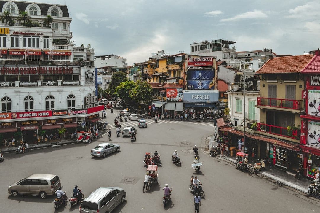 Mưa lớn cản trở tìm kiếm 2 người mất tích trong hang động Lào, tình hình báo động